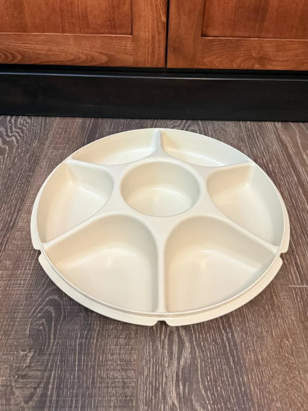 Tupperware Divided Snack and Dip Tray with Bowl